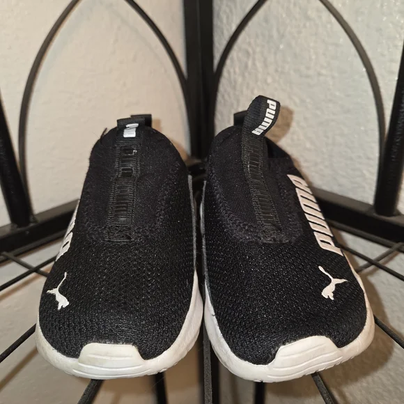 Puma Kids Black Slip-On Shoes - Picture 1 of 4